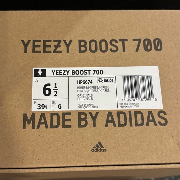 Yeezy Boost 700 6.5 - Picture 4 of 5